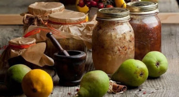 5 Receptů krok za krokem na výrobu hruškového džemu se skořicí, citronem a hřebíčkem na zimu